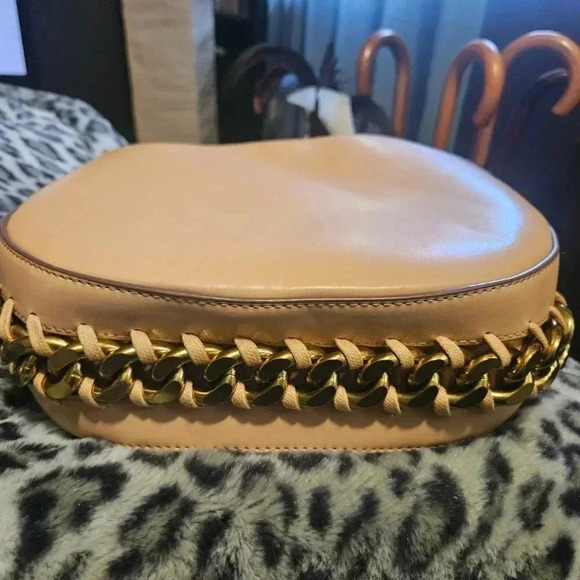 Fashion Nude Color 2 Tone Chain Detail and Shoulder  Strap Fashion Bag - Picture 10 of 11